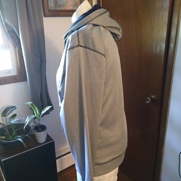 Under Armour Gray Pullover Hoodie Medium Excellent condition - Picture 2 of 4
